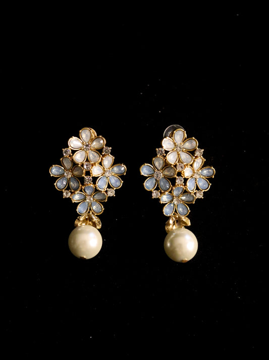 Vintage 1987 Pearl Floral Earring