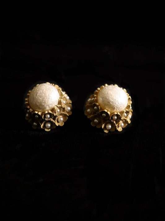 1970s Estate Flower Engraved Earring