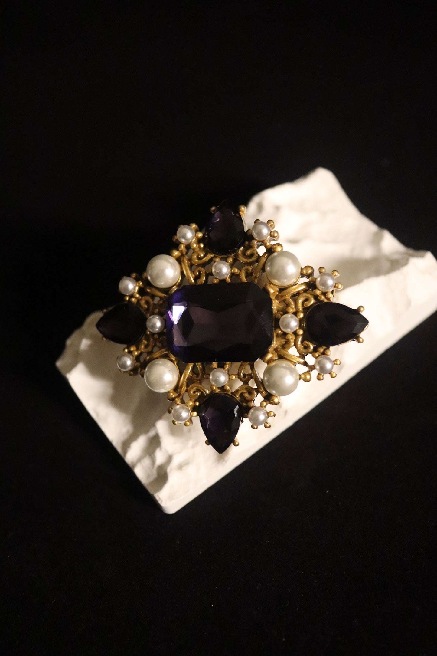 Vintage Eisenberg Swarovski Crystal& Pearl Brooch
